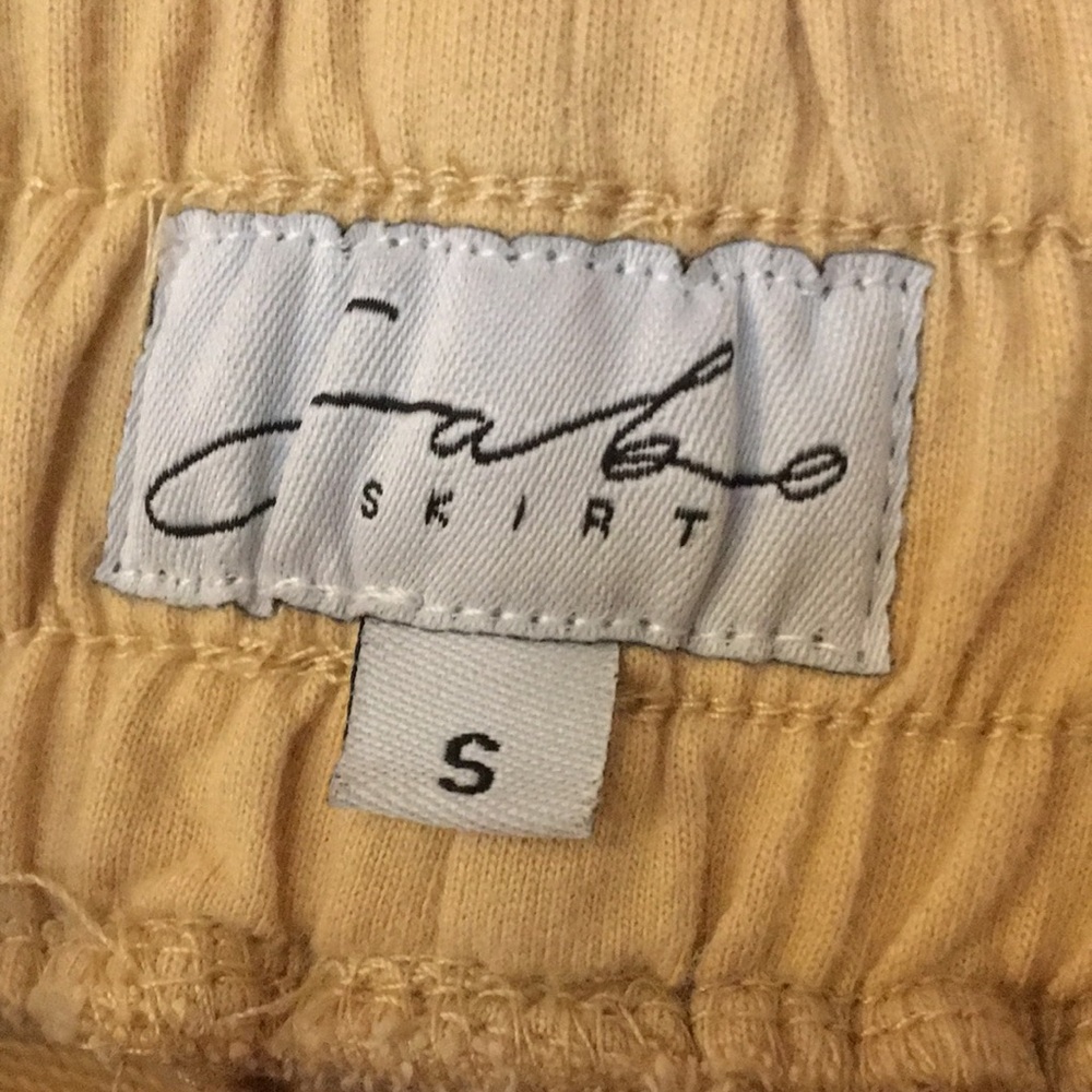 Sbo Skt. Beige Cropped Sweatshirt & Shorts Set Xs / Small Woman’s 0/2/4 View 2